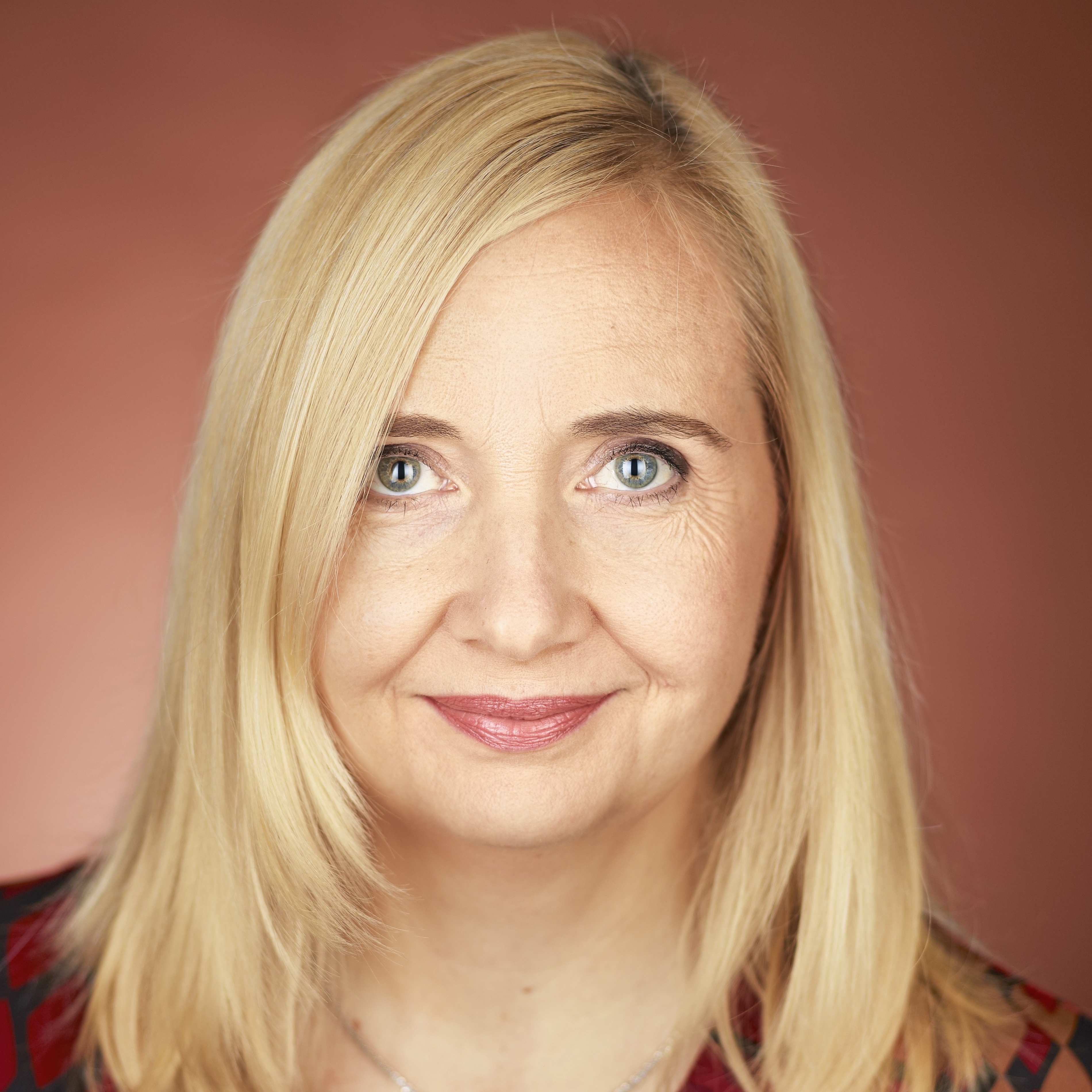Portrait image of Marianne Schmid Mast